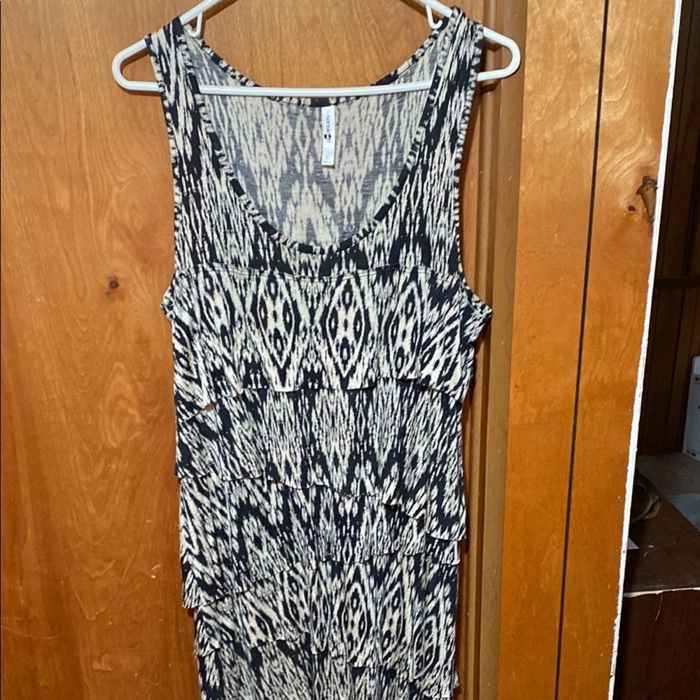 Kensie Girl Black and Cream Patterned Softly Tiered Dress Large Vacation